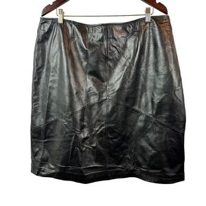 Apostrophe Woman black leather lined skirt size 18W EUC